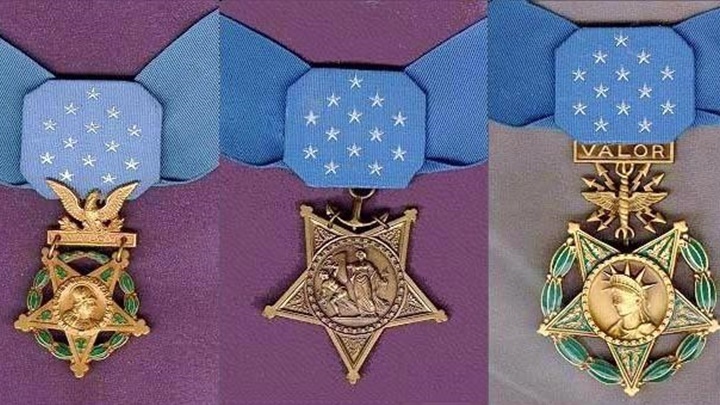 榮譽勳章為美軍最高等級勳章，分為陸軍(左)、海軍/海軍陸戰隊(中)及空軍(右)版本。網圖