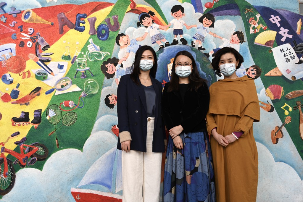 三名老師（左起）楊凱珊、周梓君及曹小怡共同策劃及執行該校視覺藝術校本課程、數碼作品展覽平台及所有視覺藝術活動。