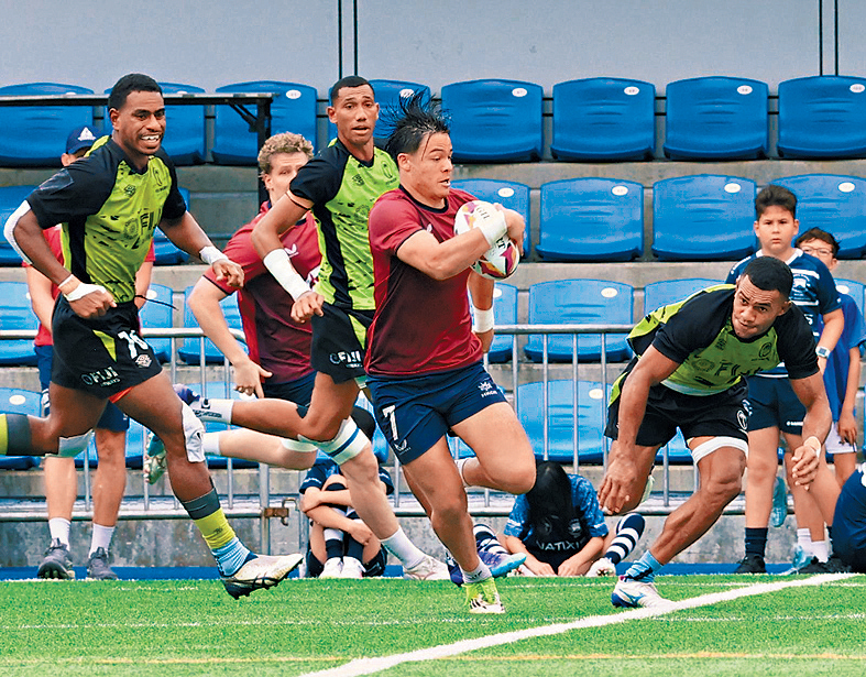 韋確特（前）表現獲隊中大師兄李卡度大讚。