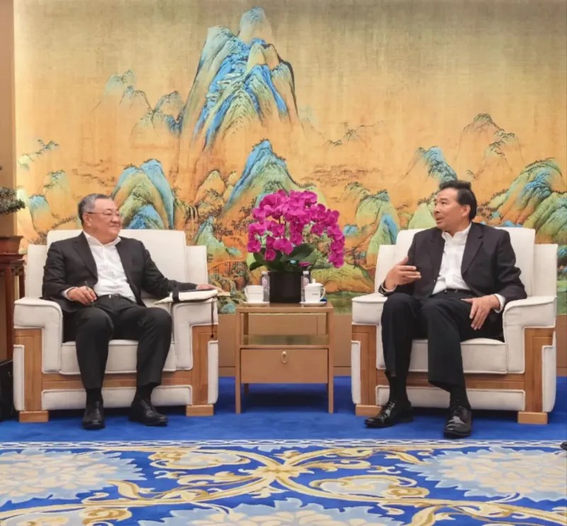 国家国际发展合作署罗照辉(右)署长会见候任常驻联合国代表傅聪(左)大使。
