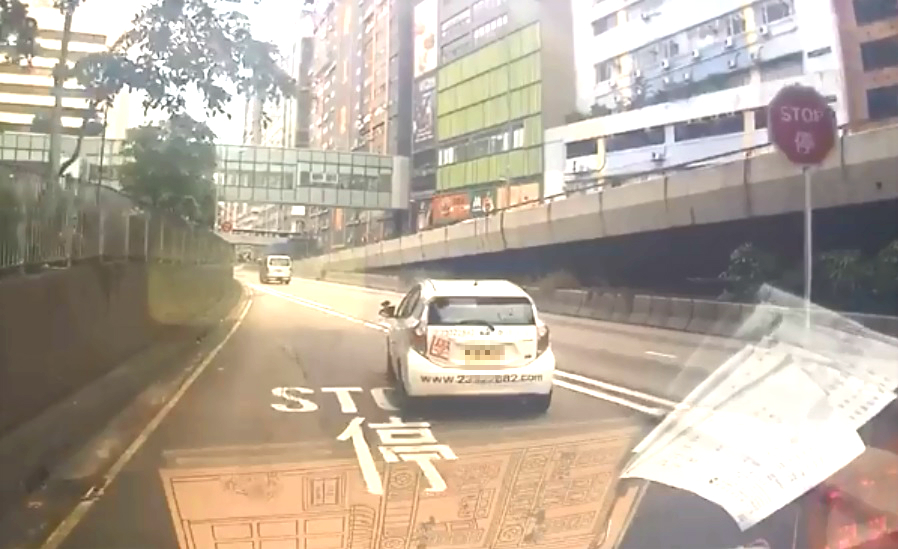 學車沒有在停車綫停定。小心駕駛(討論別人駕駛態度)群組截圖