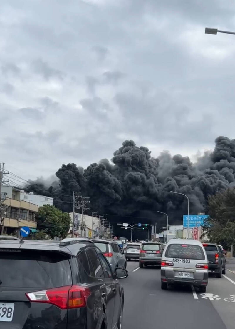 台中市全聯倉儲大火，至少1死。（X平台）