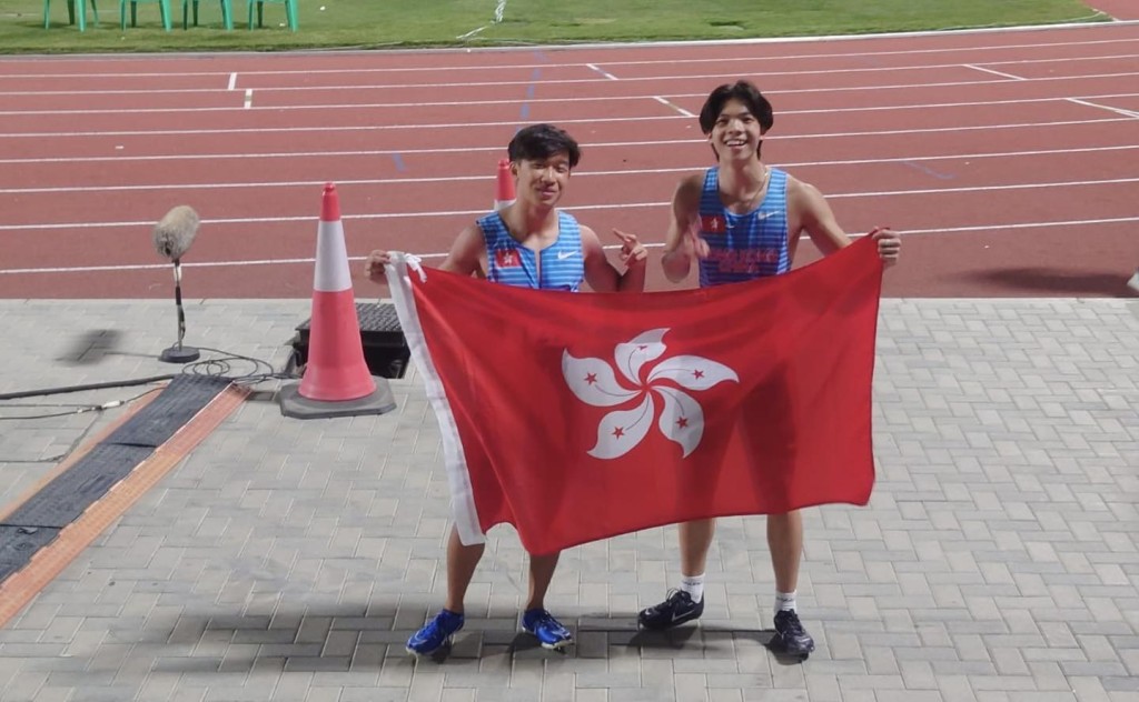 亚青赛100米跑，陈一乐（左）及郭俊廷（右）夺一银一铜。 田总图片