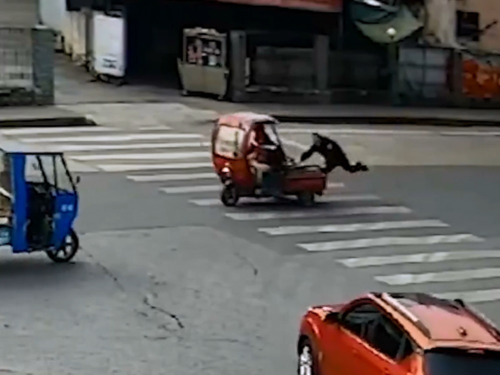 事發時輔警何偉狂追疑犯的電動三輪車。網上影片截圖