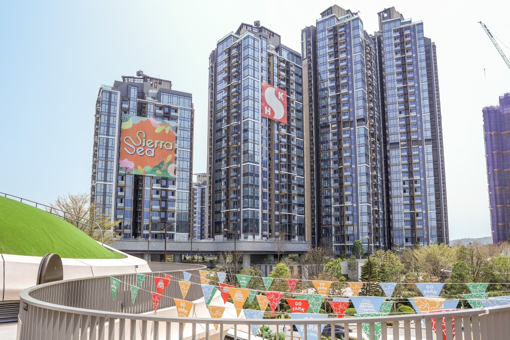 西沙SIERRA SEA，該盤在5月次輪銷售時收4.3萬票，榮登全港歷來一手住宅票王。