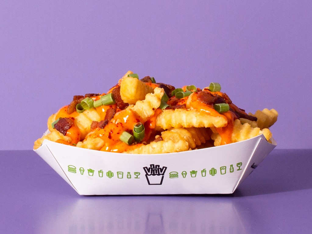 Gochujang Fries/$40，招牌波浪薯条配韩式甜辣蛋黄酱及全天然苹果木烟熏烟肉。