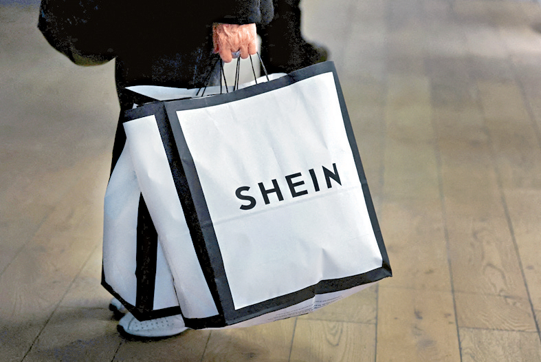 消息指SHEIN正考虑降低后期投资者的持股成本，可能会向其Pre-D轮、D轮及D+轮融资的投资者发放现金和额外的B类股份。