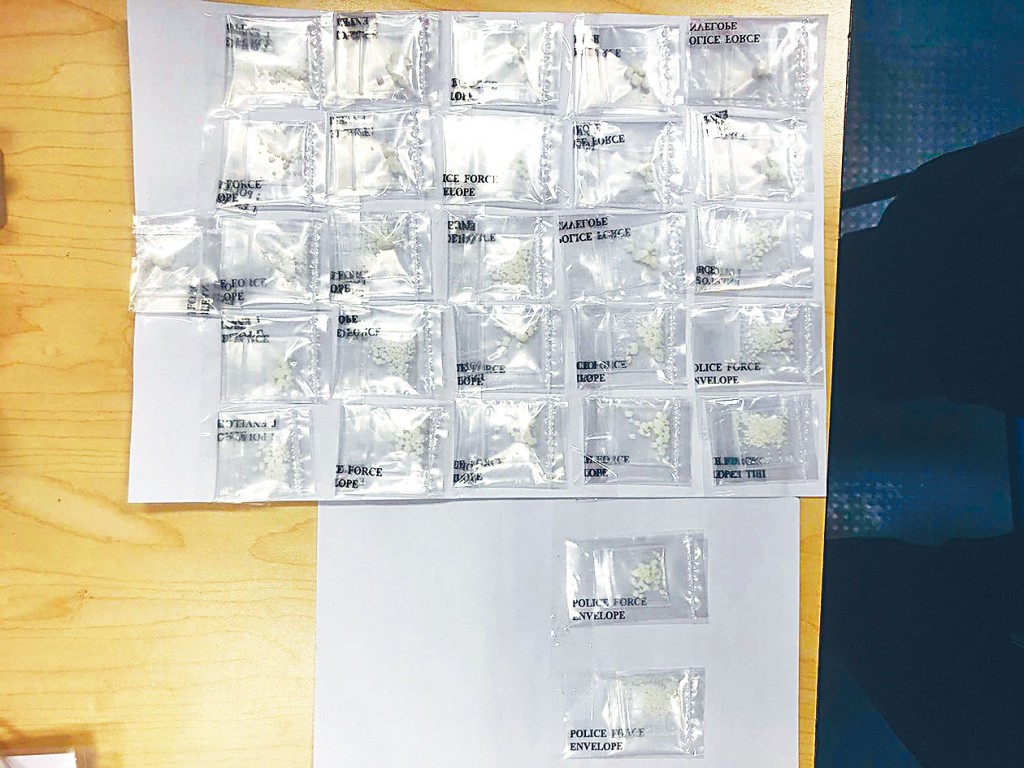 ■警方在天水圍截查疑人時，在其身上搜獲霹靂可卡因。
