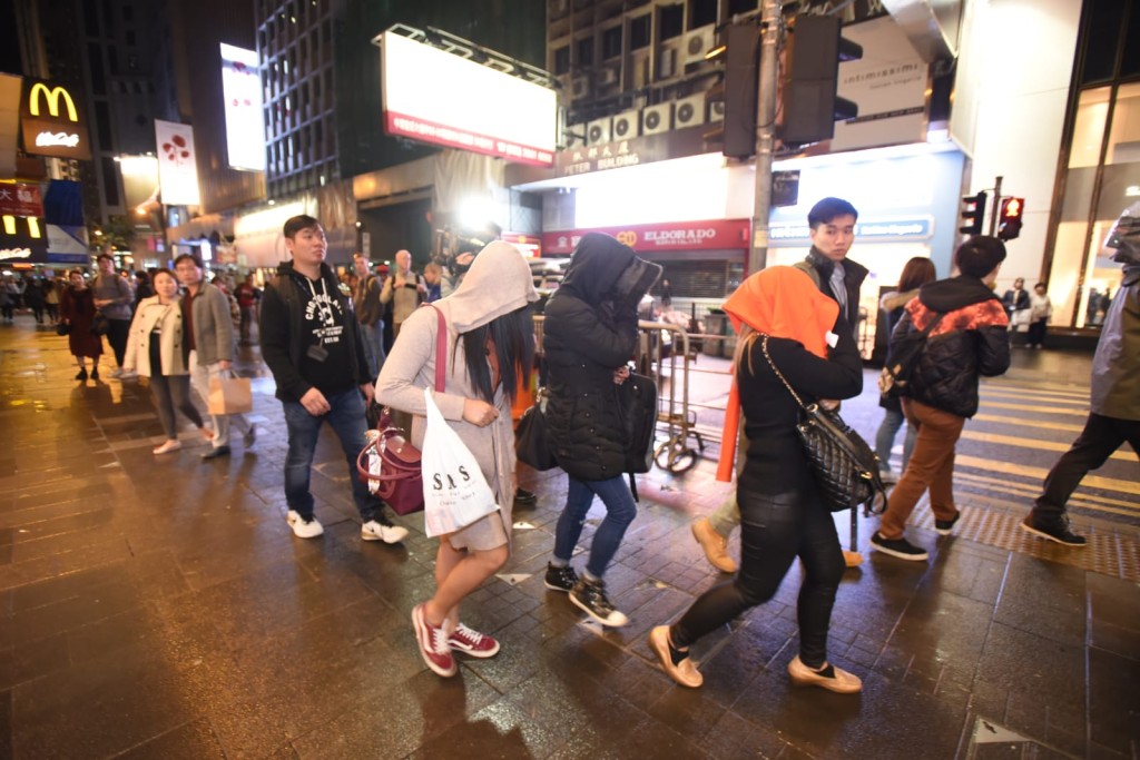 警方拘捕43人。