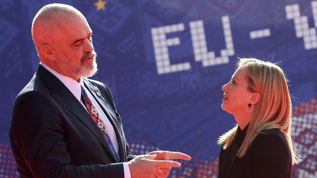 阿尔巴尼亚总理拉玛（Edi Rama）与意大利总理梅洛尼（Giorgia Meloni）。 路透社