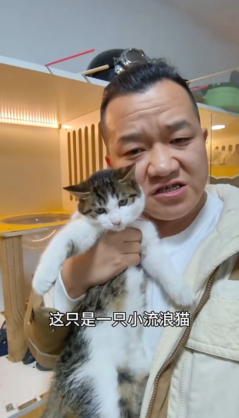 網民大讚「無敵奶爸」是「獸面佛心」，成就賣烤番薯大叔的溫暖。抖音＠無敵奶爸