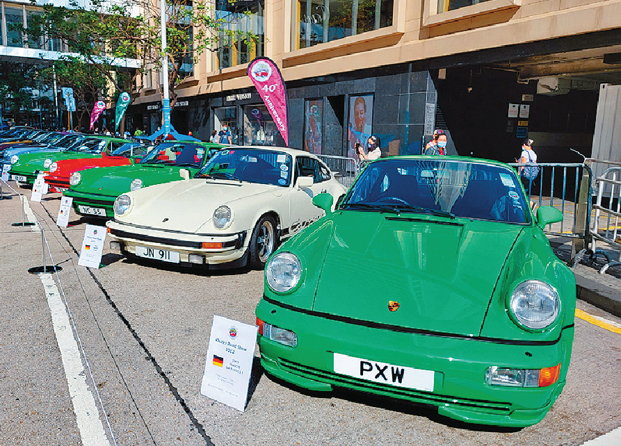 ■今年有多達13輛保時捷參展,主角是964 Turbo 3.3(右一)。 ■今年有多達13輛保時捷參展,主角是964 Turbo 3.3(右一)。