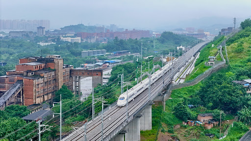 渝昆高鐵建設線上的高架橋。