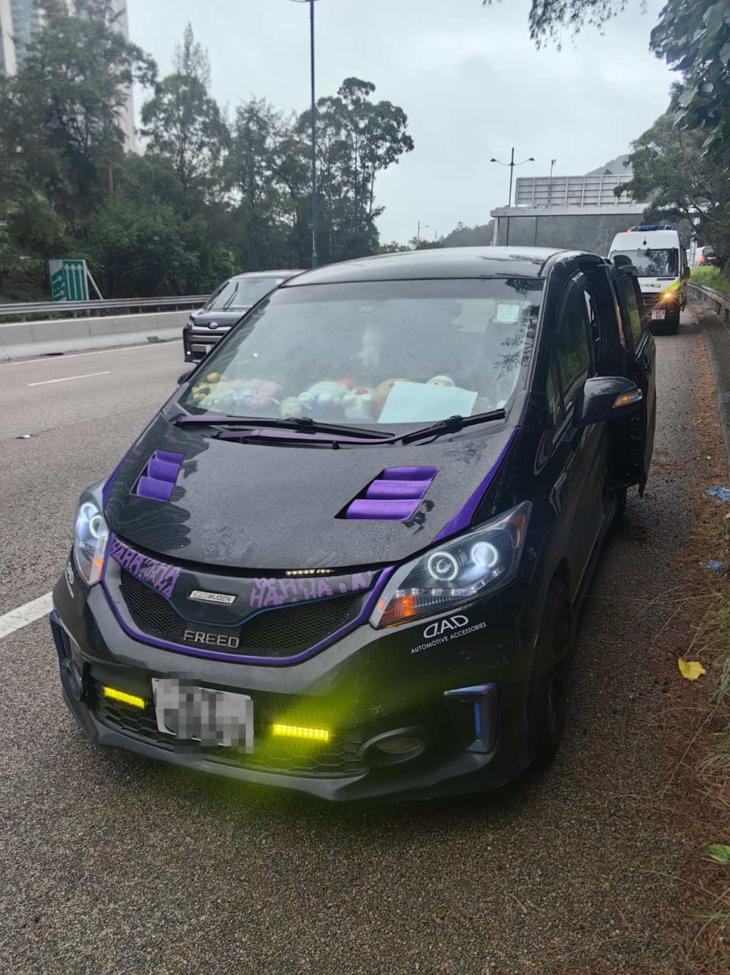 交警重點打擊超速駕駛、非法改裝車輛、酒後及毒後駕駛等嚴重交通罪行。