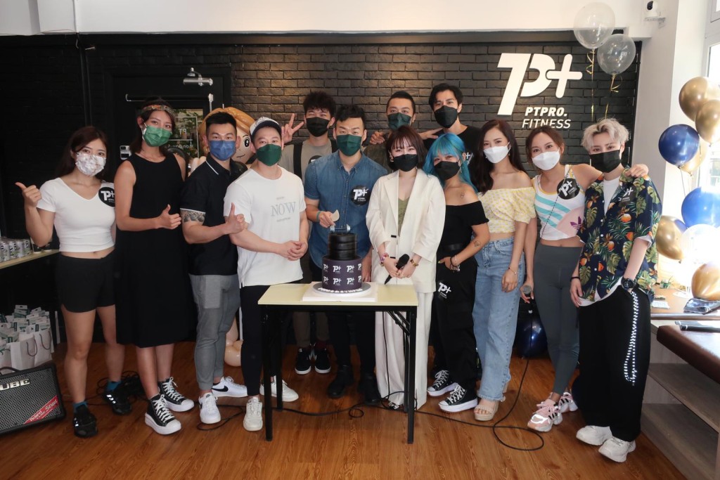 小花在銅鑼灣開設的第2間健身中心今日開張。