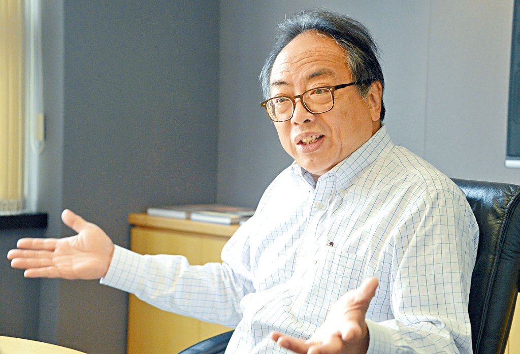 徐立之建議新一屆政府鼓勵跨院校合作,科研發展發揮本港所長之餘,亦協助國家尖端創科研究。