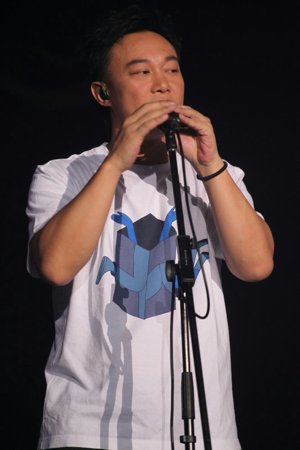 今晚還預備了幾首粵語流行曲。