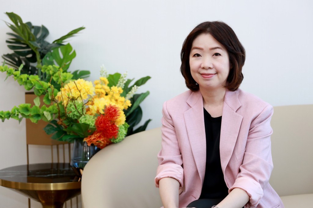 佳明顏景鳳指明翹匯交樓後將現樓推大單位及複式大宅。