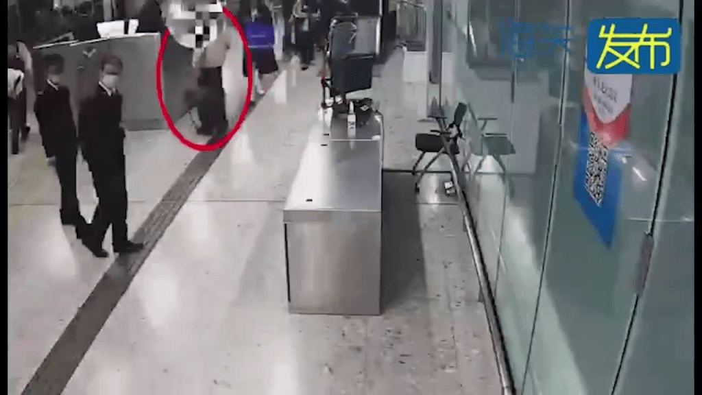 眼药水樽及化妆品樽藏冰毒，北上男西九龙站过关断正。