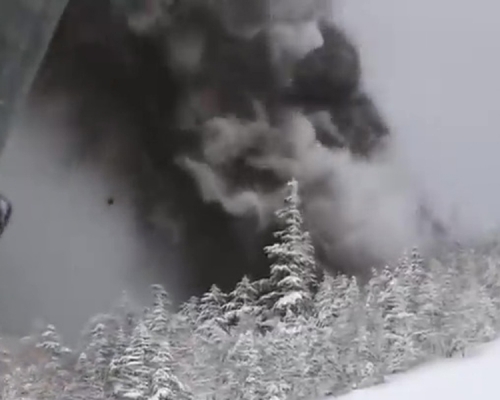 有台灣遊客拍攝到日草津火山爆發瞬間。(網圖)