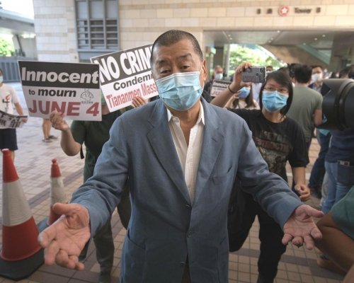 黎智英抵達法庭。