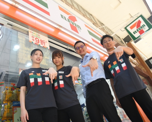 劉家昌（右二）稱，7-Eleven形象滿載活力，時刻革新為顧客帶來新鮮感。 何健勇攝