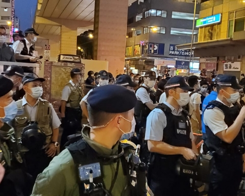 警員在太子站外戒備。