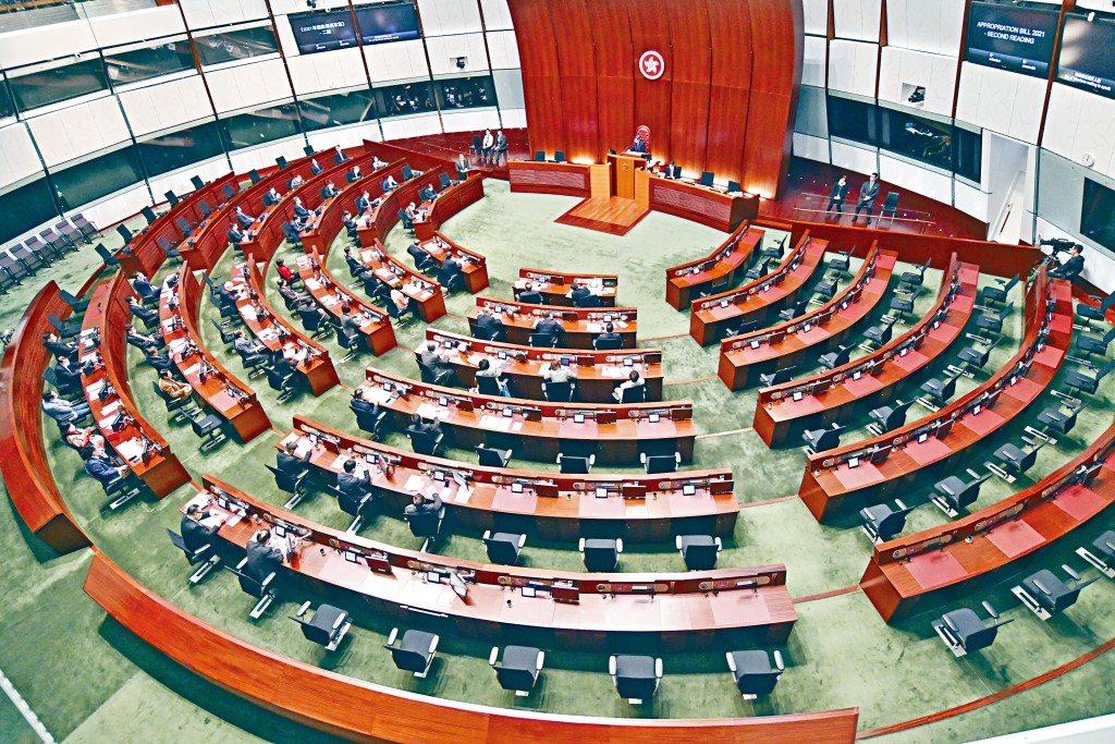 ■駱偉建認為，選舉制度要為特首提供支持力量，這力量在立法會的組成中須佔有一定數量。