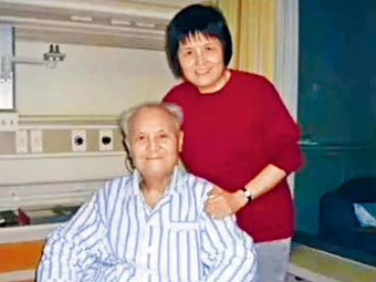 ■李銳和女兒李南央合照。