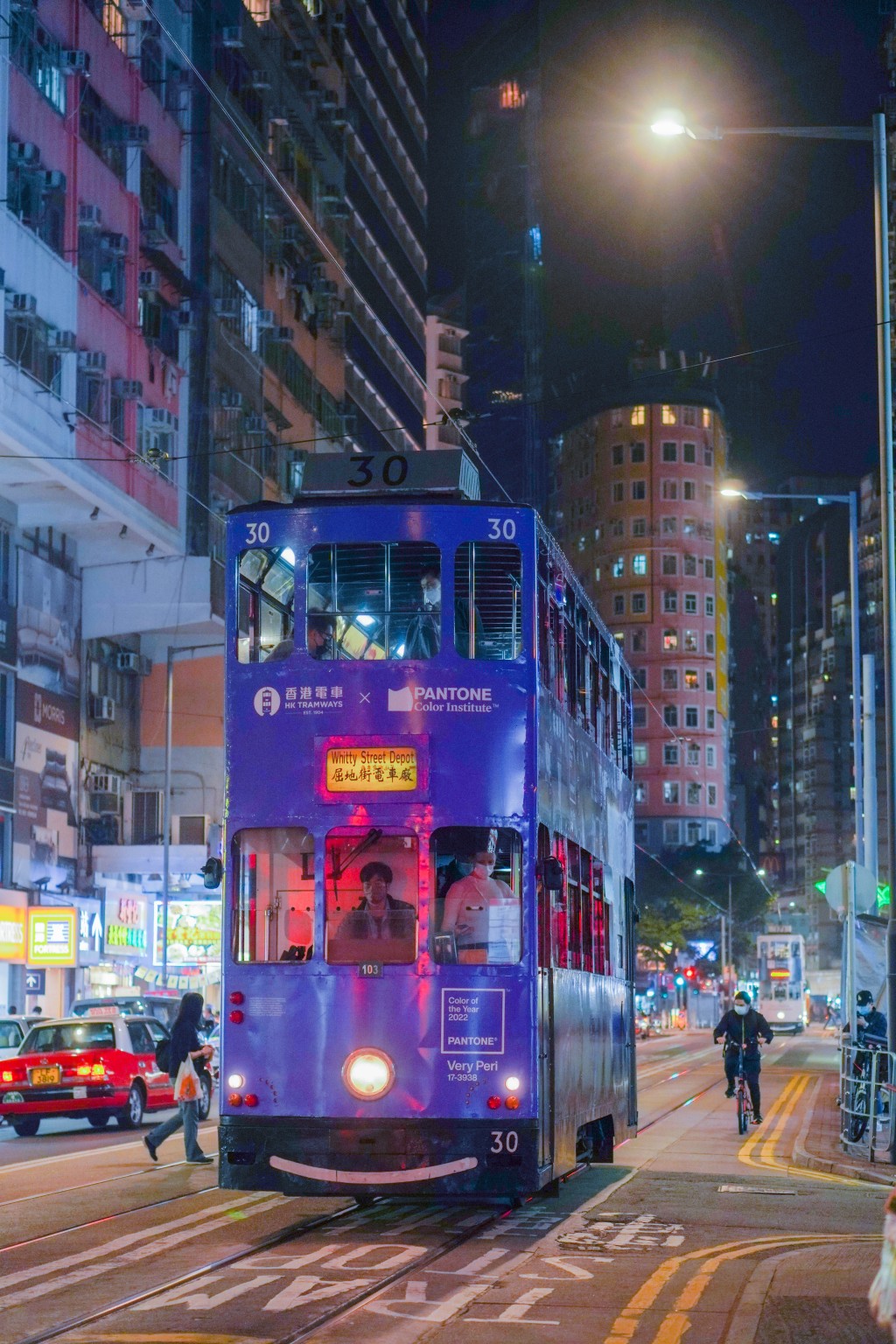 長春花藍電車早前新車落地試行，車頭油上淡紫色。