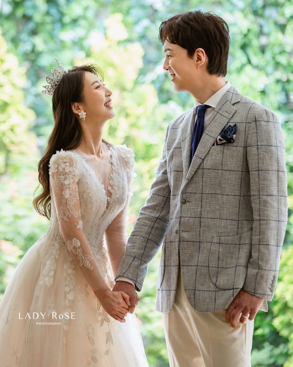 朴仁英與拍拖近兩年的圈外男友結婚。