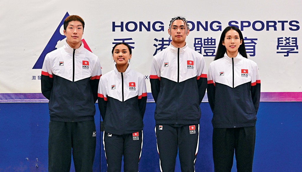 獎牌希望男花「世二」張家朗（左）與女重「世一」江旻憓（右），昨率領後起之秀陳諾思（左2）與何瑋桁會見傳媒。