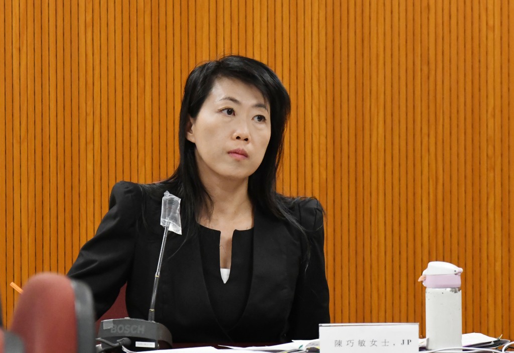 時任大埔民政專員陳巧敏。