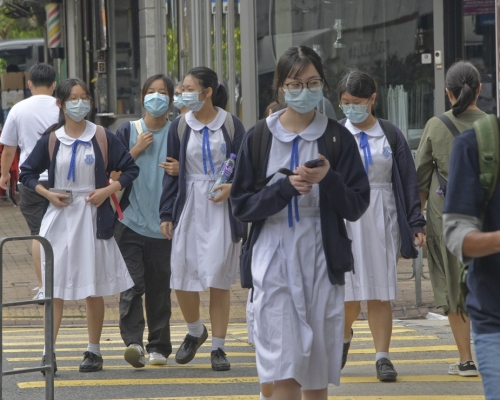 中學師生接種率達7成,可恢復全日面授課。資料圖片