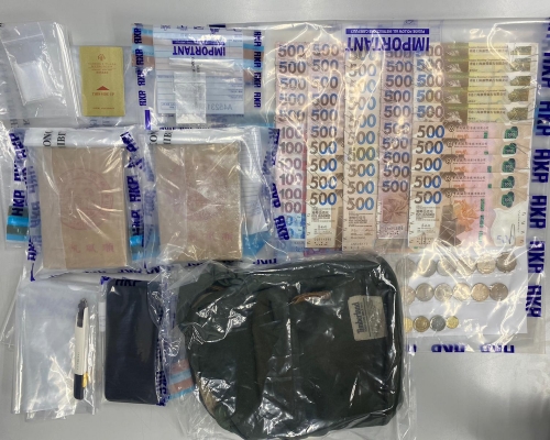 檢獲懷疑海洛英及款額。 警方圖片