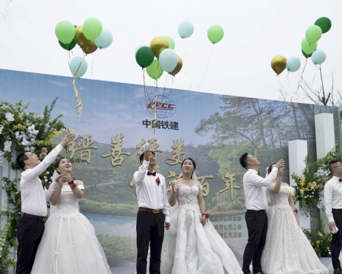 內地湧現「補償式婚禮潮」。新華社資料圖片