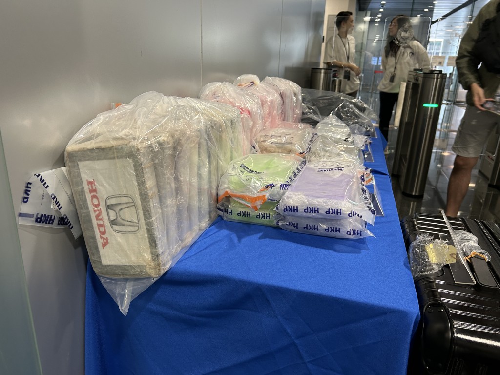 警方檢獲約50公斤可卡因,市值大約3,100萬港元。曾志恒攝 警方檢獲約50公斤可卡因,市值大約3,100萬港元。曾志恒攝