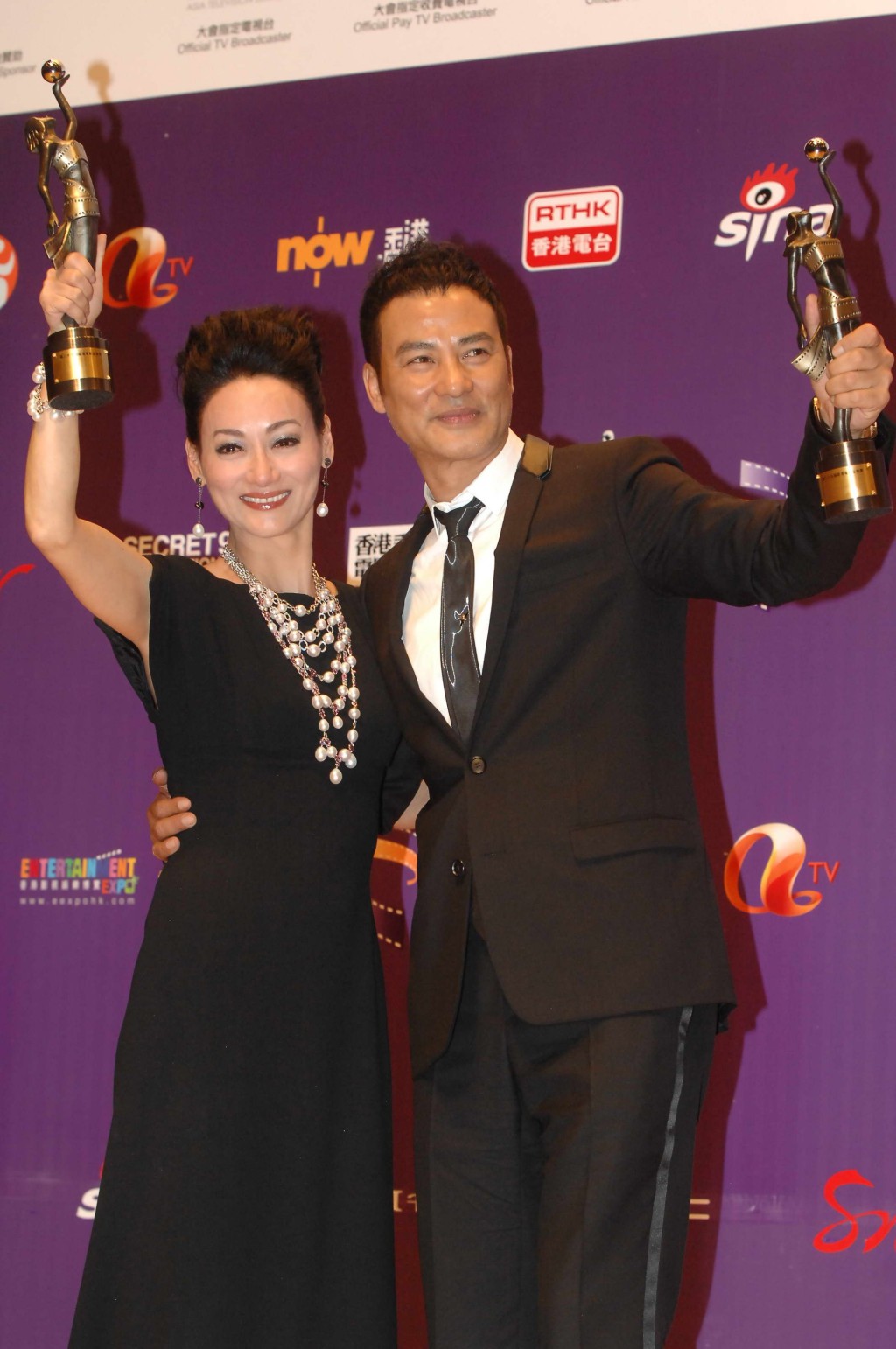 華哥、與惠英紅分別憑《歲月神偷》及《心魔》膺金像獎影帝影后殊榮。 華哥、與惠英紅分別憑《歲月神偷》及《心魔》膺金像獎影帝影后殊榮。