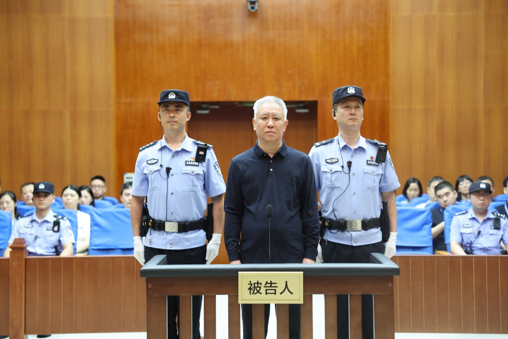 中國恒大集團爆煲逾5年，創辦人許家印周四（20日）遭重判無期徒刑，並沒收全部財產。