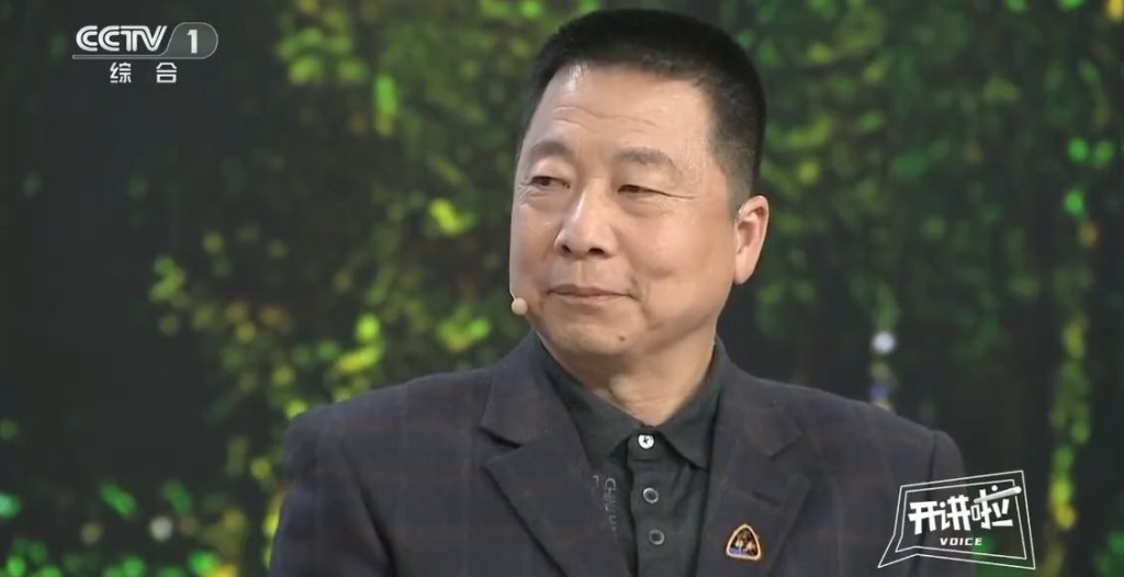 60岁的中国载人航天工程副总设计师杨利伟在《开讲啦》节目。央视截图