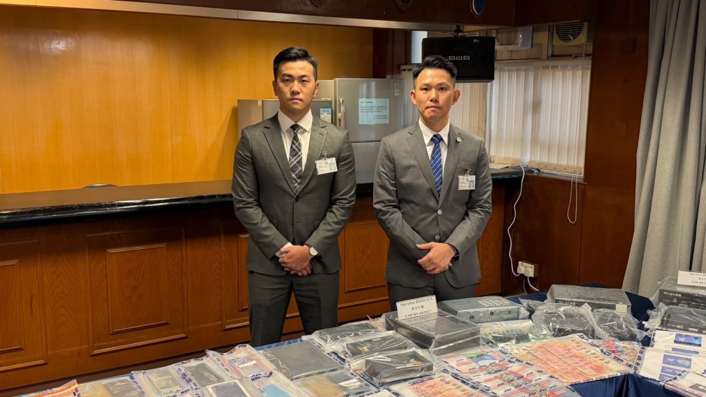 警方交代案情。 警方交代案情。