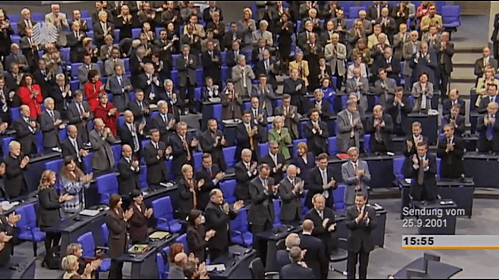2001年,普京以俄羅斯總統在德國聯邦議院用德文發言,掌聲雷動。 Deutscher Bundestag@YouTube 2001年,普京以俄羅斯總統在德國聯邦議院用德文發言,掌聲雷動。 Deutscher Bundestag@YouTube
