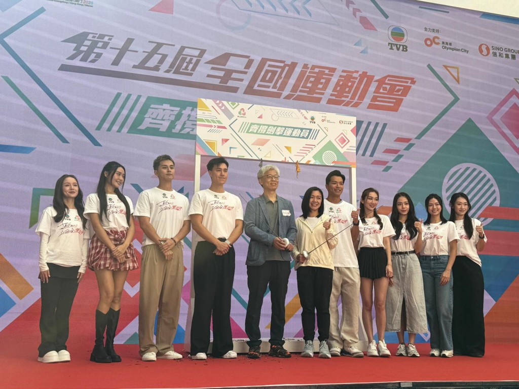 戴祖儀、何廣沛、朱敏瀚及莊子璇等到奧海城出席全運會活動,撐劍擊運動員。 戴祖儀、何廣沛、朱敏瀚及莊子璇等到奧海城出席全運會活動,撐劍擊運動員。