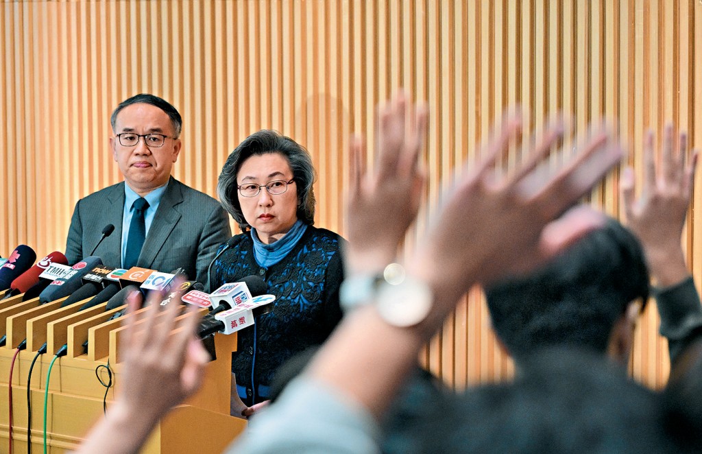 杨何蓓茵表示，调查并无发现陈嘉信在事件中有疏忽之处，但涉事3名物流署人员表现未达到与职级和经验相称的水平，反映该等不足之处在署内有普遍性。