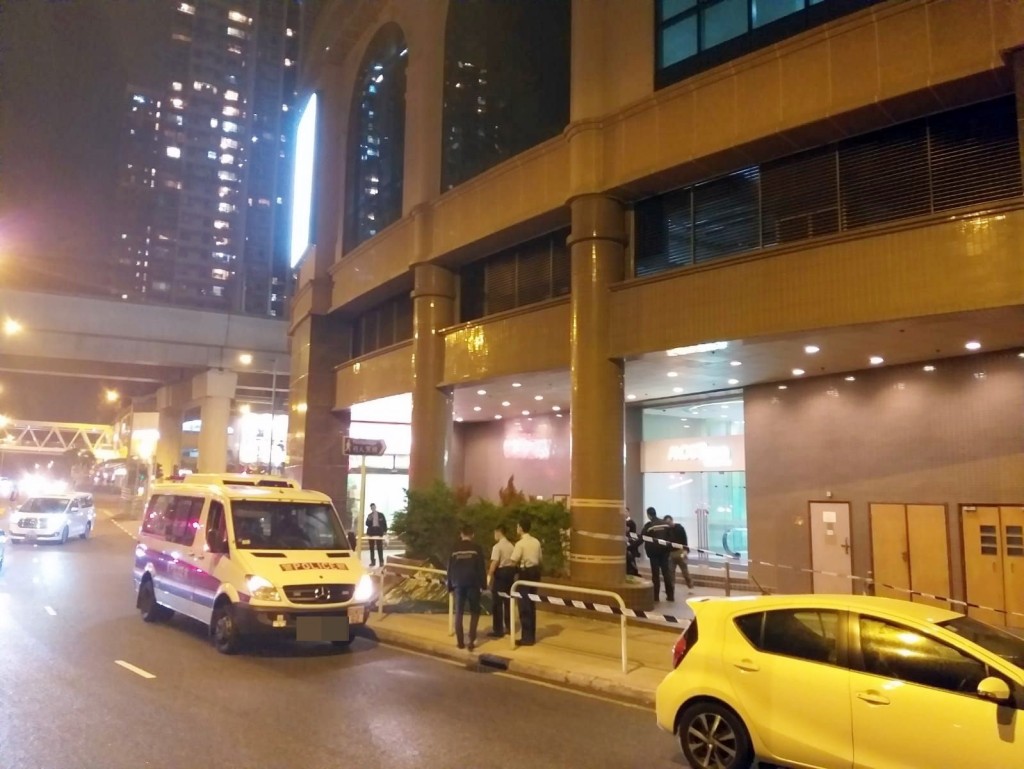 警方封鎖現場,並調查事件。