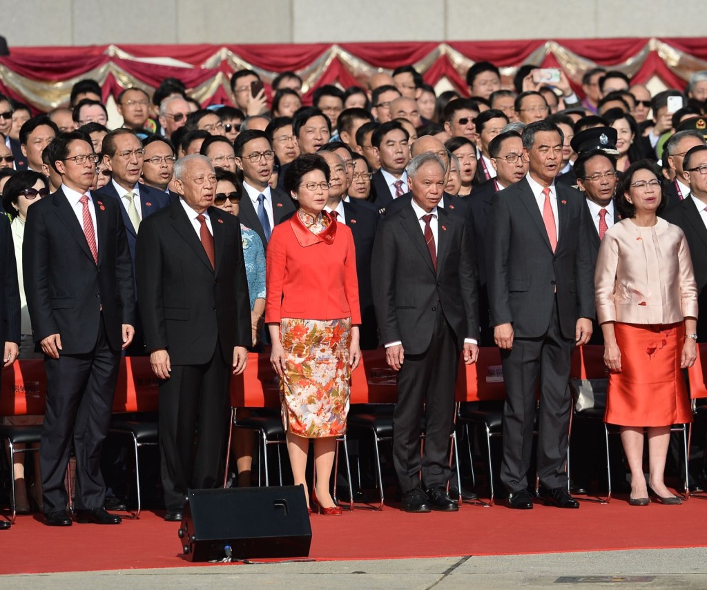 林鄭月娥,以及她丈夫林兆波、全國政協副主席、前行政長官董建華及梁振英等人亦有出席儀式。