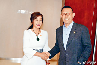 劉曉慶三年前承認當年與前夫及姜文的三角戀。