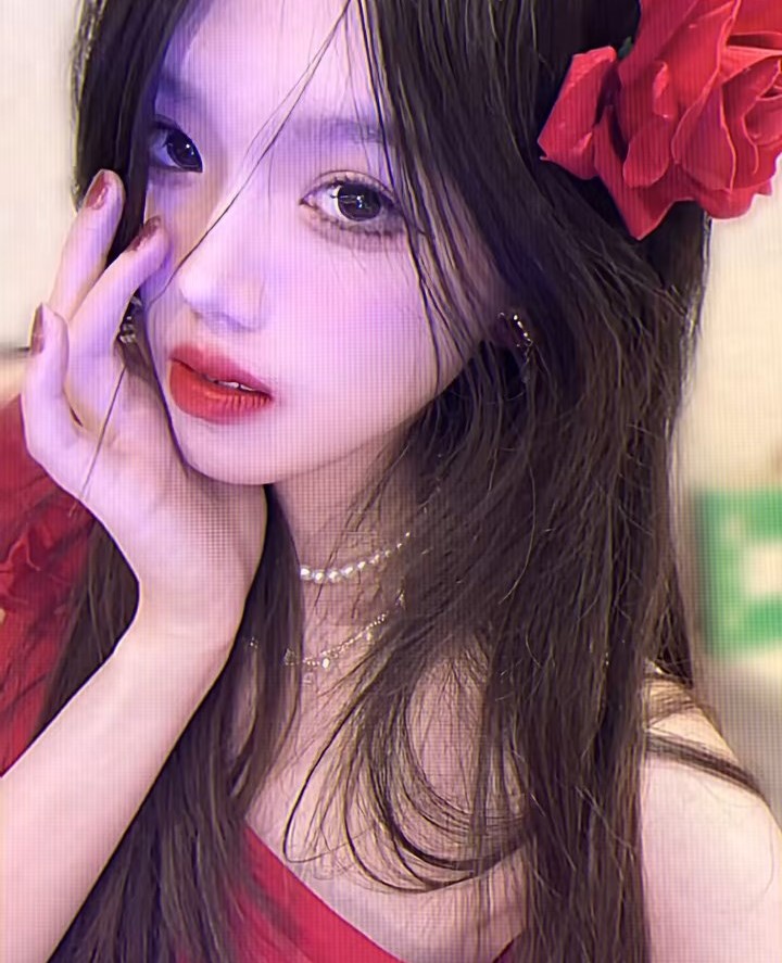 小雨手术前拥有端好外貌。抖音@做梦都想回到术前-洋气姐