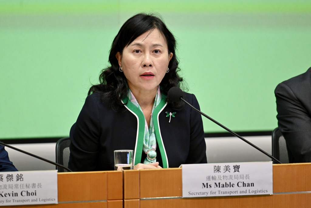 陳美寶指除黑盒外,團隊亦成功打撈其中一個引擎及起落架,打撈工作仍正進行中。資料圖片 陳美寶指除黑盒外,團隊亦成功打撈其中一個引擎及起落架,打撈工作仍正進行中。資料圖片