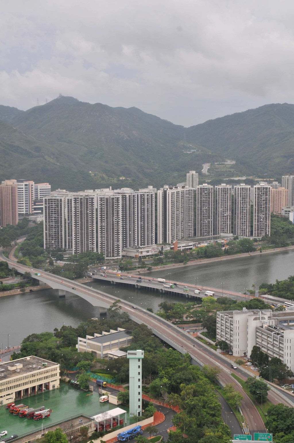 富豪花園由14座大廈組成，涉約1940伙。